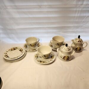 Royal‎ Doulton MIRAMONT  Tea Cups (3), Saucers(6), Creamer & Sugar ENGLAND